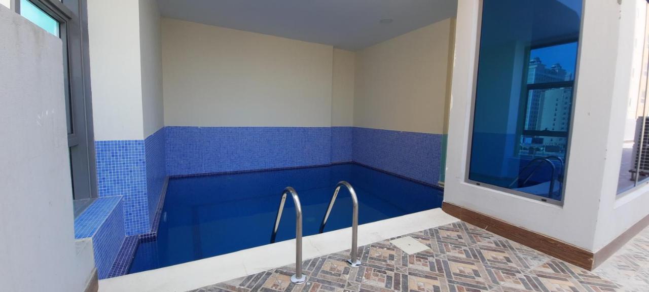 Sirius Tower Aparthotel Manama Exterior photo